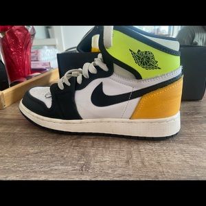 volt jordan 1 size 4.5